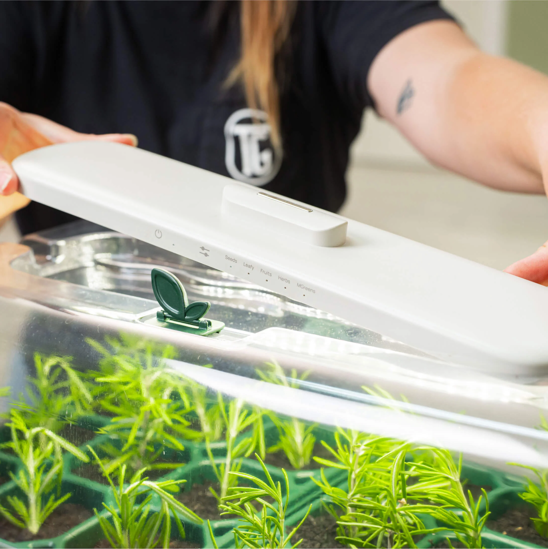 Grow Light with Humidity Dome - 10" x 20" - Image 5
