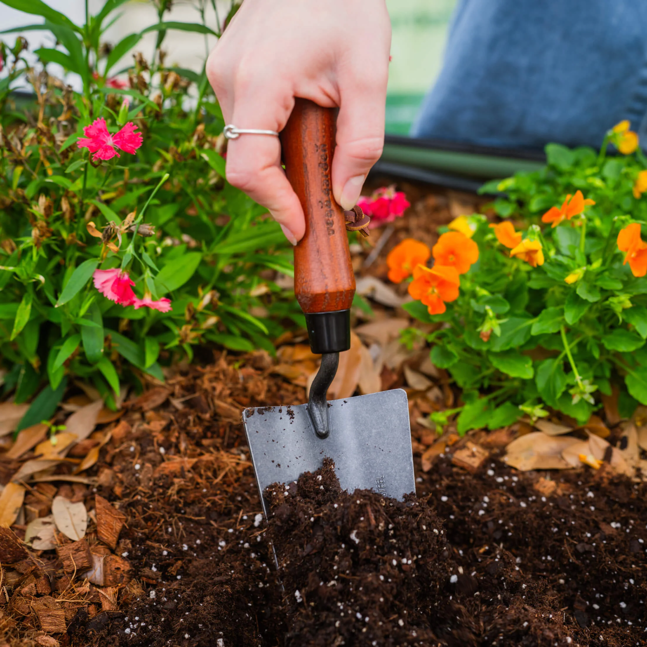 Heritage Hand Trowel - Image 5